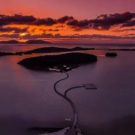 Backpackers & Bar Lungomare * فلورا