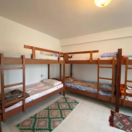 Backpackers & Bar Lungomare بيت شباب *