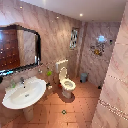 Backpackers & Bar Lungomare Vlore