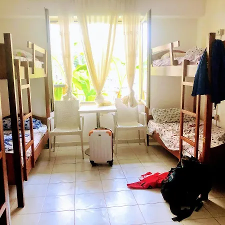 Backpackers & Bar Lungomare Hostel