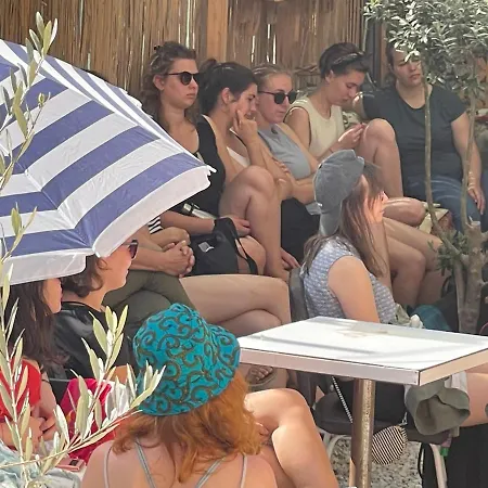 Backpackers & Bar Lungomare بيت شباب فلورا