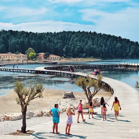 Backpackers & Bar Lungomare * فلورا