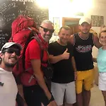 Backpackers & Bar Lungomare אכסניה *
