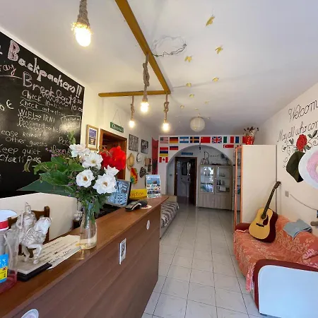 Backpackers & Bar Lungomare 旅馆 Vlorë