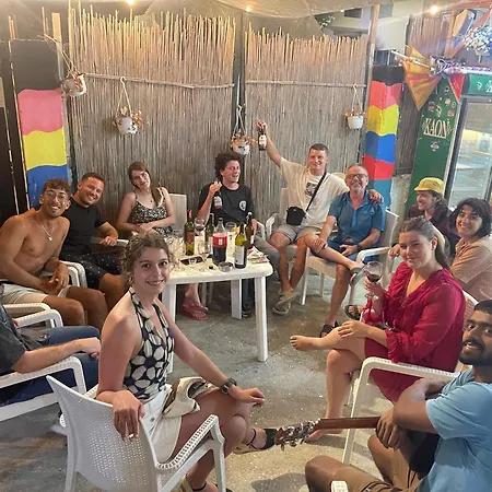 Hostal Backpackers & Bar Lungomare Vlorë