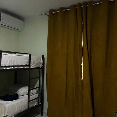 Hostal Backpackers & Bar Lungomare Vlorë