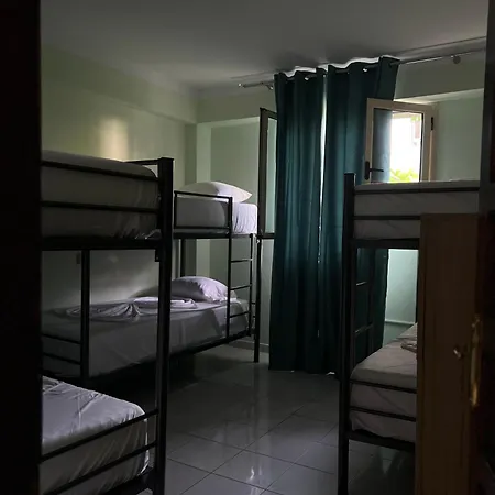 Backpackers & Bar Lungomare Hostal *