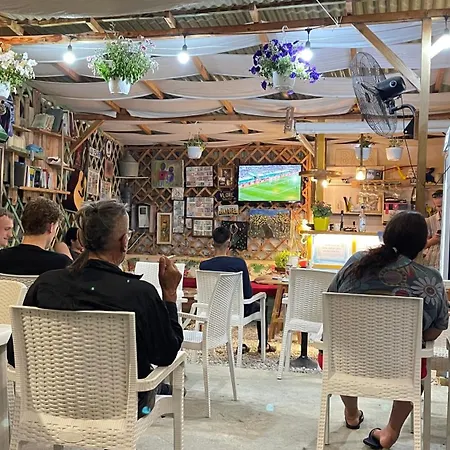 旅馆 Backpackers & Bar Lungomare Vlorë