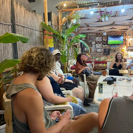 Backpackers & Bar Lungomare Hostal Vlorë