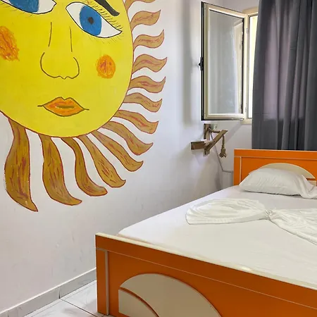 Backpackers & Bar Lungomare Hostal *