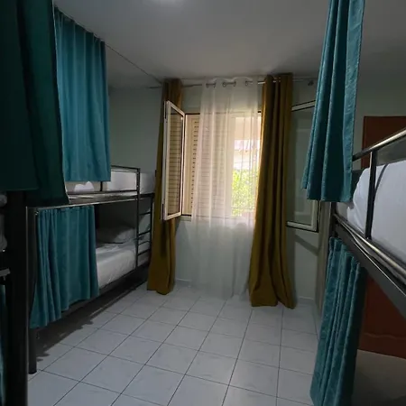 Hostal Backpackers & Bar Lungomare *