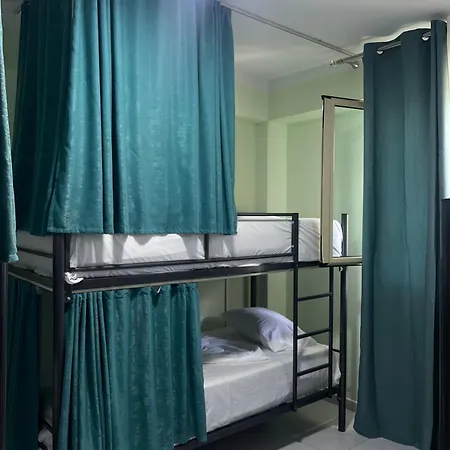 Backpackers & Bar Lungomare Hostal