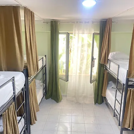 Backpackers & Bar Lungomare *